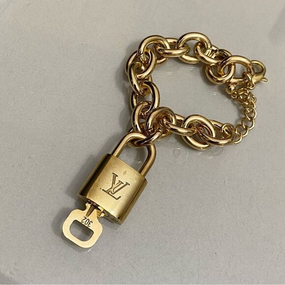 LOUIS VUITTON Lock and Key on (unbranded)Bracelet #302 - Picture 3 of 8